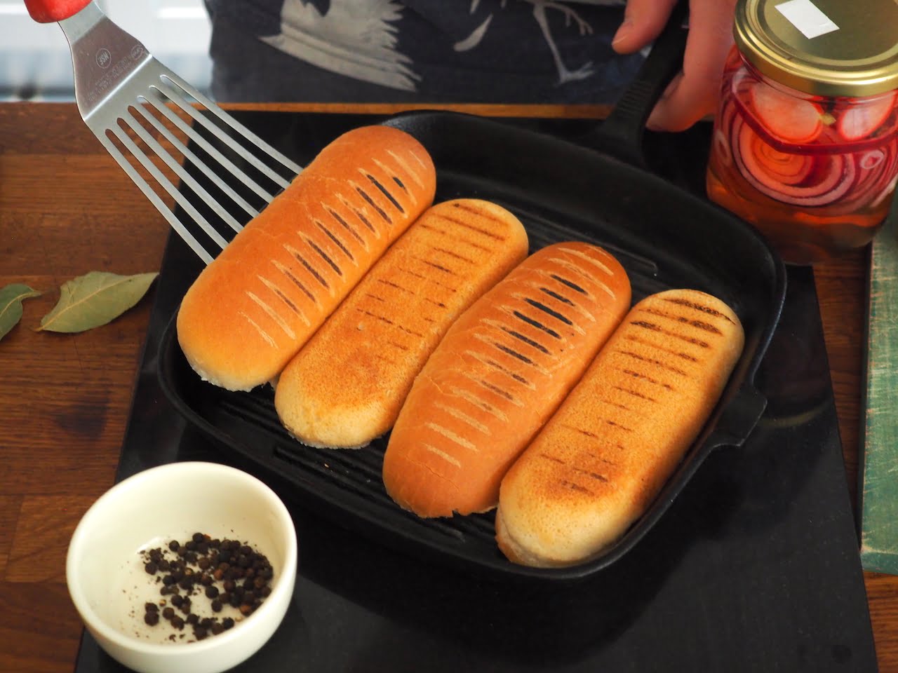 hot dog z domowymi piklami
